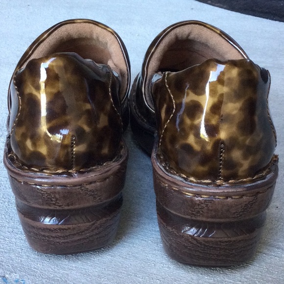 Like NEW-BOC BORN CONCEPTS ANIMAL PRINT CLOGS - Picture 2 of 8